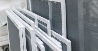 Москитные сетки на пластиковые окна Курганинск купить по цене от 924 руб.
